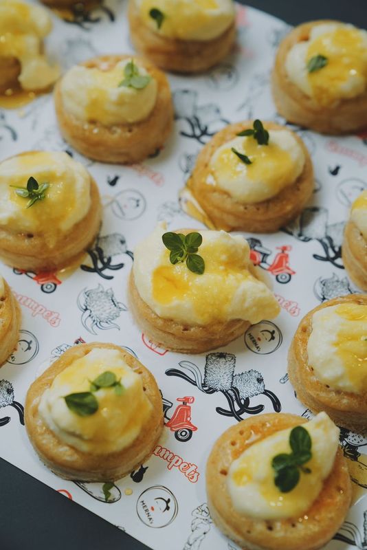 Canapé Crumpets (12-Pack) by Merna